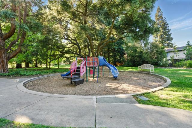 821 Whitehall Lane, Redwood City CA: https://media.crmls.org/mediaz/f68f7092-1f55-470d-9d6c-a2c3f024ff21.jpg
