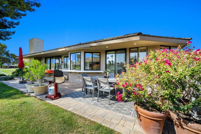 5 Seton Court, Rancho Mirage CA: https://media.crmls.org/mediaz/f68f9c36-409b-434a-94dd-f86081e543ab.jpg