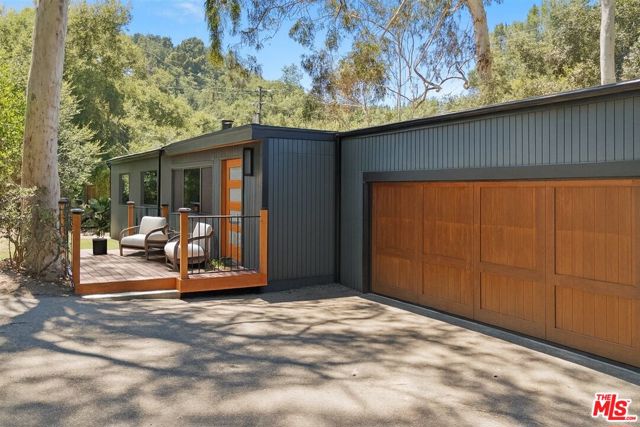 21171 Colina Drive, Topanga CA: https://media.crmls.org/mediaz/f68fdfdc-e8c9-4400-a672-1931cdf3aef9.jpg