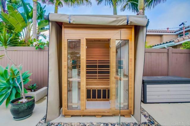 5380 Los Robles Drive, Carlsbad CA: https://media.crmls.org/mediaz/f68ff566-1a09-488b-a929-8aef932aee06.jpg