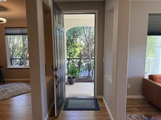 1611 Marina, Brentwood CA: https://media.crmls.org/mediaz/f6900c88-986b-4b47-841d-0188fe6a4842.jpg