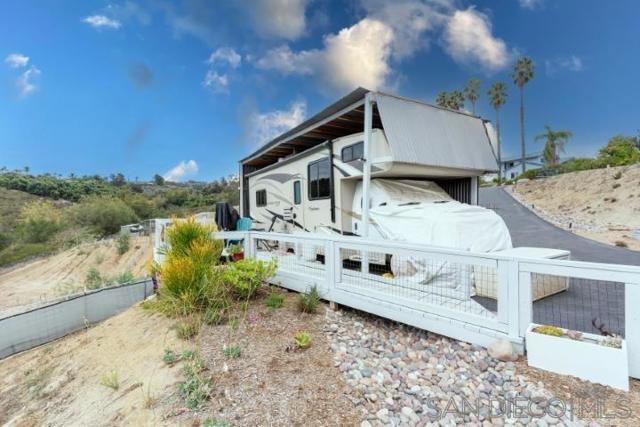 1615 Vista Del Lago, Fallbrook CA: https://media.crmls.org/mediaz/f6902bc0-0d38-4e63-9055-ac61e89ff03d.jpg