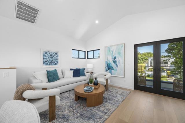 461 6th Avenue, Santa Cruz CA: https://media.crmls.org/mediaz/f690d5ea-5ac2-43c0-802b-891478d93417.jpg