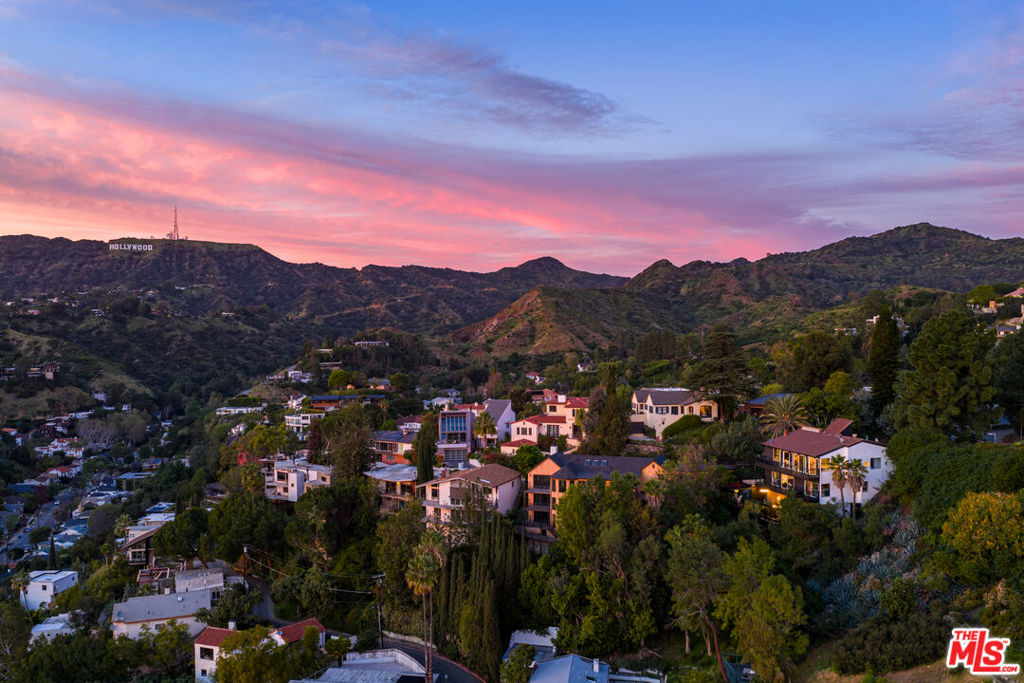 https://media.crmls.org/mediaz/f690e868-489a-4220-908e-c885f2aa4455.jpg?preset=X-Large