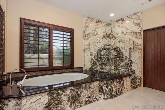 528 Flores de Oro, Rancho Santa Fe CA: https://media.crmls.org/mediaz/f690edd7-2f70-49ff-b2f9-35facbb42ded.jpg
