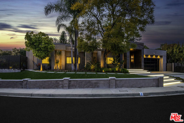 16601 Park Lane Circle, Los Angeles CA: https://media.crmls.org/mediaz/f690f7c3-8460-44ed-b19d-150ed2a8adee.jpg
