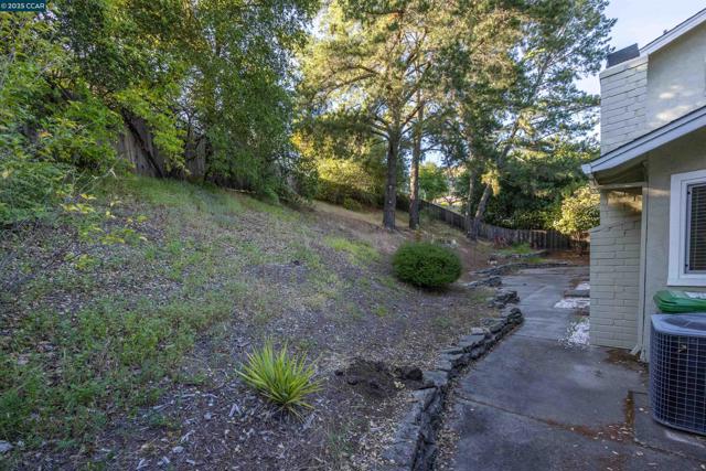 320 Miranda Ln, Alamo CA: https://media.crmls.org/mediaz/f690fdc5-28c4-41ec-b89d-a5a658f2f634.jpg