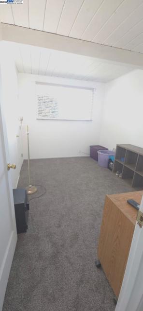 609 Banks Dr, Richmond CA: https://media.crmls.org/mediaz/f6914c88-e386-4836-a7bf-4480b19ff9a3.jpg