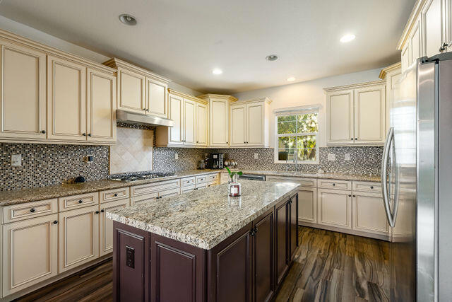 551 Via De La Paz, Palm Desert CA: https://media.crmls.org/mediaz/f691d5fb-70b6-48f0-bb50-cd2b18ef0dc2.jpg