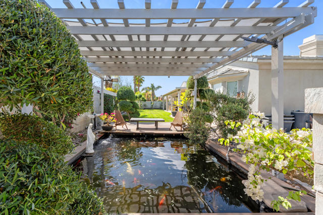6 Voltaire Court, Rancho Mirage CA: https://media.crmls.org/mediaz/f691e9e2-ed0f-408a-8d7f-34ade9d2a3ab.jpg