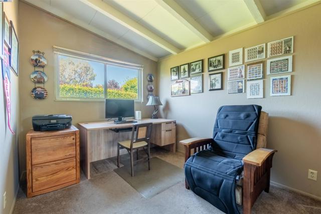 24757 Pear St, Hayward CA: https://media.crmls.org/mediaz/f6920747-5b30-49d5-a3c3-1304e2ae140b.jpg