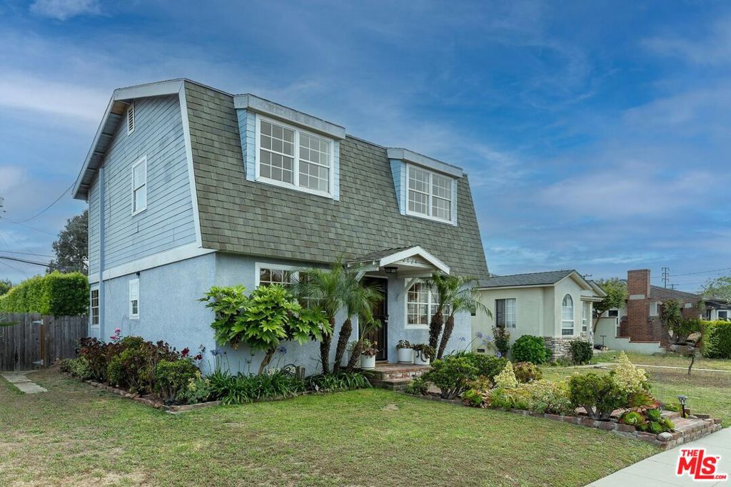 2724 W 157th Street