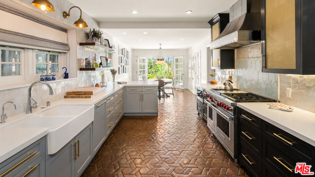 850 Birchwood Drive, Los Angeles CA: https://media.crmls.org/mediaz/f693f62f-dc57-413c-a89a-114a34397592.jpg