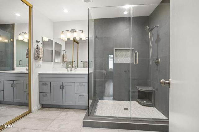 658 Holly Avenue, Oxnard CA: https://media.crmls.org/mediaz/f694295b-ad47-4ae5-9e79-3c3f357a953b.jpg