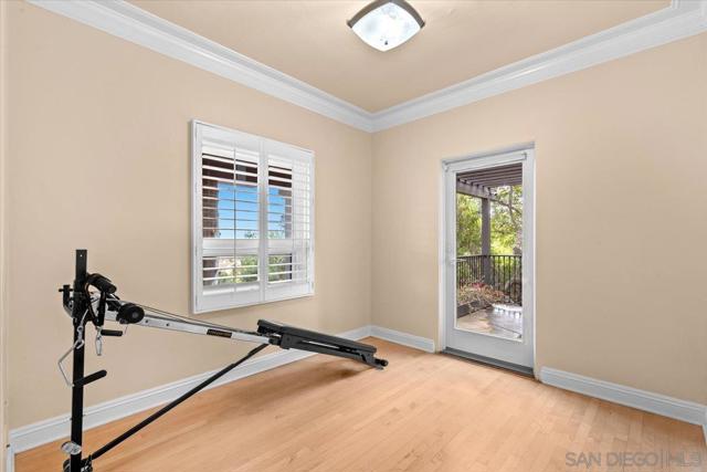 2205 Locust St, San Diego CA: https://media.crmls.org/mediaz/f6943022-de0b-4c42-a1d4-a88a322f9c38.jpg
