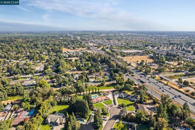 9822 Doyle Ct, Stockton CA: https://media.crmls.org/mediaz/f694404a-b5c3-45f5-8dd7-14f2c52ffe42.jpg