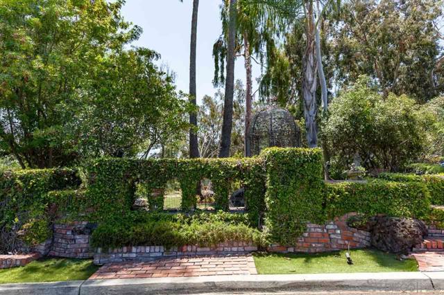 11339 Rolling Hills Dr, El Cajon CA: https://media.crmls.org/mediaz/f6944ccb-2798-4710-962c-a0fe599c7b19.jpg