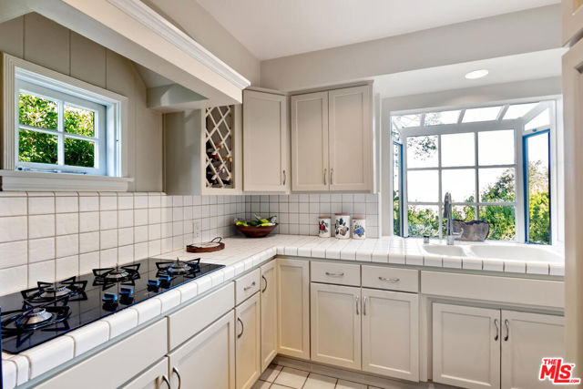 15213 Del Gado Drive, Sherman Oaks CA: https://media.crmls.org/mediaz/f694af42-7124-452a-9d20-36463ca1f250.jpg