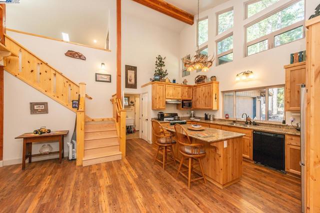 851 Mountain Aire Lane, Trinity Center CA: https://media.crmls.org/mediaz/f695cbfe-2d44-46b3-b558-40d59935d3b2.jpg