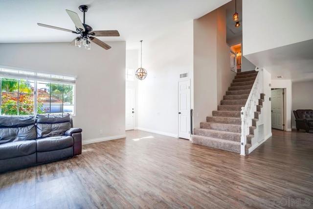 40037 Amberley Cir, Temecula CA: https://media.crmls.org/mediaz/f695ea11-0874-4df7-8ca7-7d75cd93c929.jpg