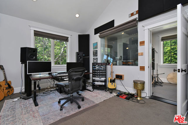 Image 42 of 55 For 3640 Longridge Avenue