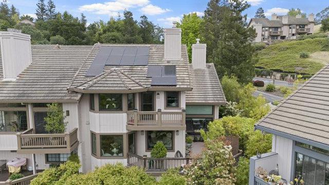5958 Dry Oak Drive, San Jose CA: https://media.crmls.org/mediaz/f69660a8-071d-41bf-a52b-44db96887d38.jpg