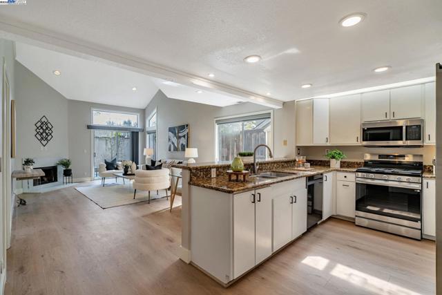 1549 Trimingham Drive, Pleasanton CA: https://media.crmls.org/mediaz/f6967942-3681-45da-b8b3-94c01b6c6a34.jpg