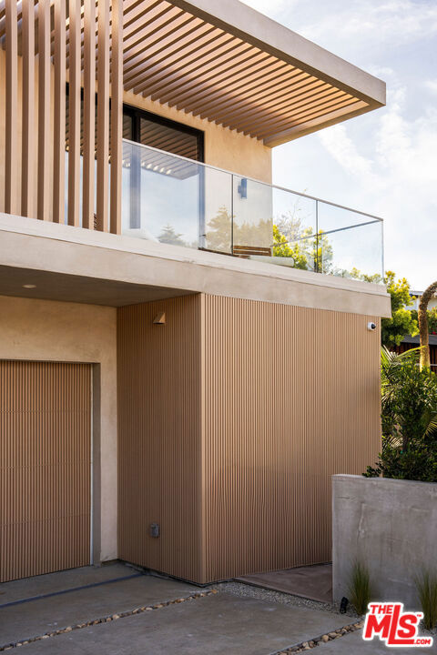 2457 Glyndon Avenue, Venice CA: https://media.crmls.org/mediaz/f696a038-232b-4fe3-ba05-491caf256a2e.jpg