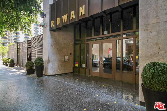 460 S Spring Street, Los Angeles CA: https://media.crmls.org/mediaz/f696c65c-bab7-4fa9-b1f9-02c69cef3858.jpg