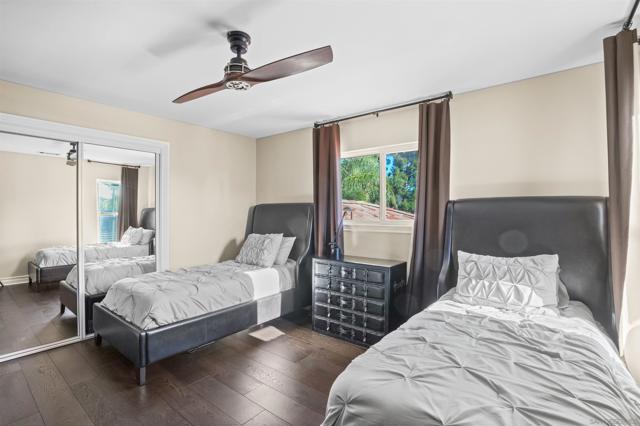 22590 Canyon Lake Drive South, Canyon Lake CA: https://media.crmls.org/mediaz/f696d1fd-ea41-4a31-a14e-c6b7cdb48aa6.jpg