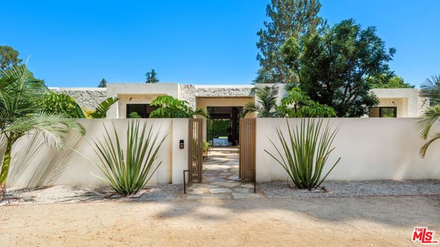 5105 Oakdale Avenue, Woodland Hills, California 91364, 6 Bedrooms Bedrooms, ,7 BathroomsBathrooms,Single Family Residence,For Sale,Oakdale,24417511