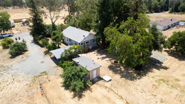 11835 Hobday Road, Wilton CA: https://media.crmls.org/mediaz/f697da86-d38b-4e39-96f1-247880220155.jpg
