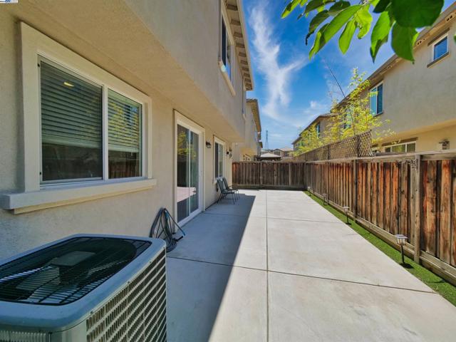 2419 Sienna Dr, Pittsburg CA: https://media.crmls.org/mediaz/f6980d2a-5c45-46f4-bc5a-7880e83771cc.jpg