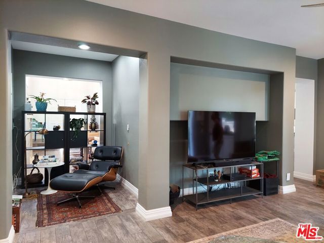 4342 Park Verdi, Calabasas CA: https://media.crmls.org/mediaz/f69840ad-bc13-4983-97a1-3cf0b85d47cc.jpg