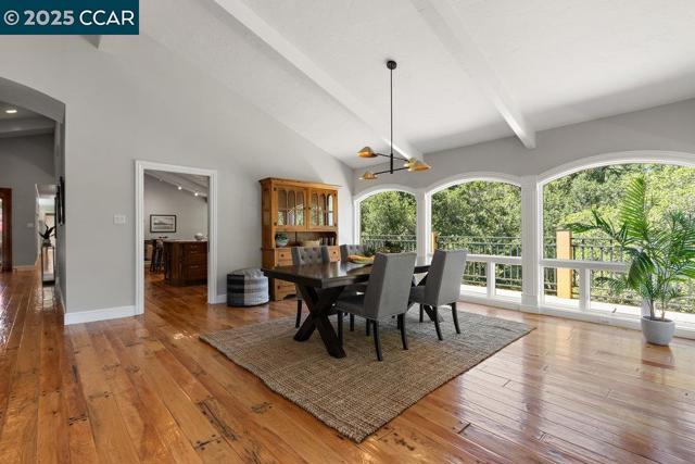 3949 Canyon Rd, Lafayette CA: https://media.crmls.org/mediaz/f698455c-7f6b-48cc-be22-e2adc8736d94.jpg