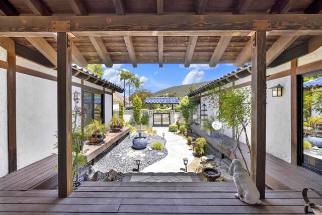 1310 Miracielo Court, San Marcos CA: https://media.crmls.org/mediaz/f6997f44-788f-46b4-baa8-63aa88a15333.jpg