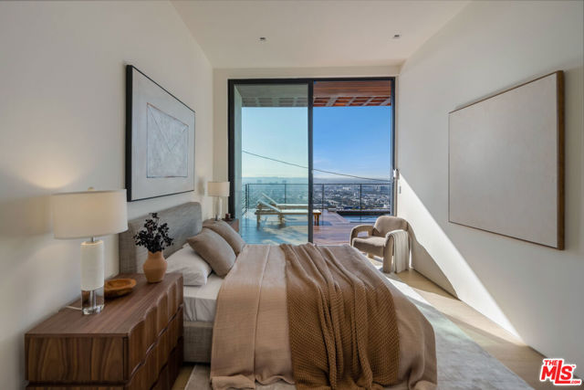 1525 Marlay Drive, Los Angeles CA: https://media.crmls.org/mediaz/f699c815-cbea-4100-a988-2be097cd6f36.jpg