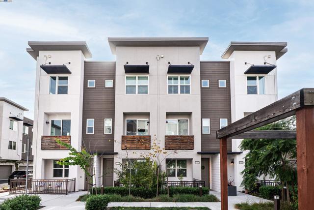 37336 Duckling Ter, Fremont CA: https://media.crmls.org/mediaz/f699f42d-37b2-445f-98c6-90eeefb6cc46.jpg