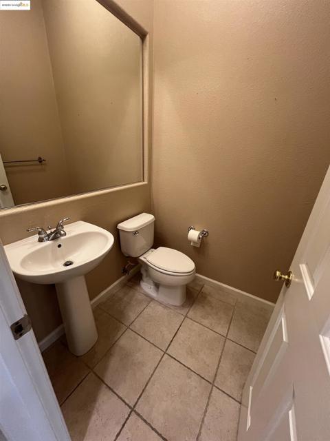 613 Kenwood Dr, Brentwood CA: https://media.crmls.org/mediaz/f69a2f7d-ec95-41b2-bb11-0082bfc930af.jpg