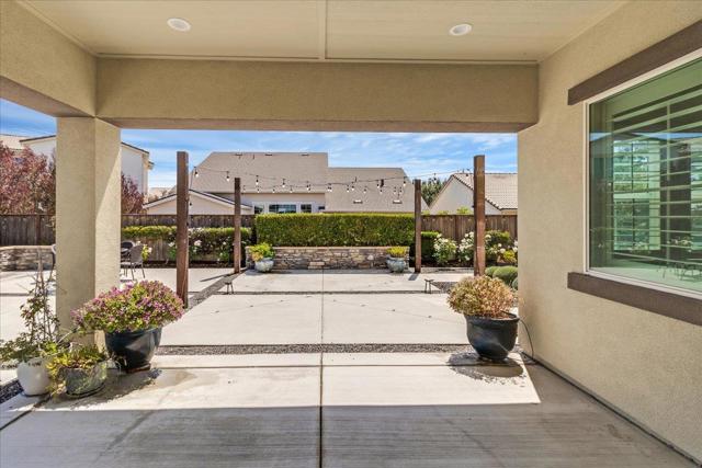 586 Braden Way, Marina CA: https://media.crmls.org/mediaz/f69a84a2-b5b3-40d3-becc-07ec41648f6c.jpg
