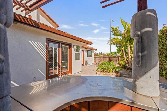 961 Alder Street, Hollister CA: https://media.crmls.org/mediaz/f69b2721-ce36-4931-a9f4-7bfdcd419855.jpg