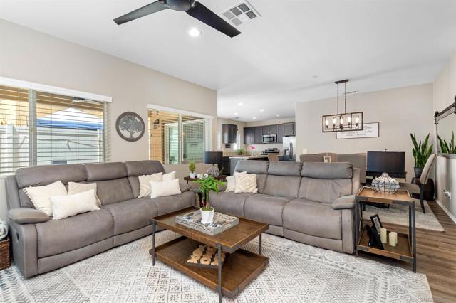 216 Oberlander Way, Fallbrook CA: https://media.crmls.org/mediaz/f69b361e-d360-4f4b-a130-6ca53e9900ad.jpg