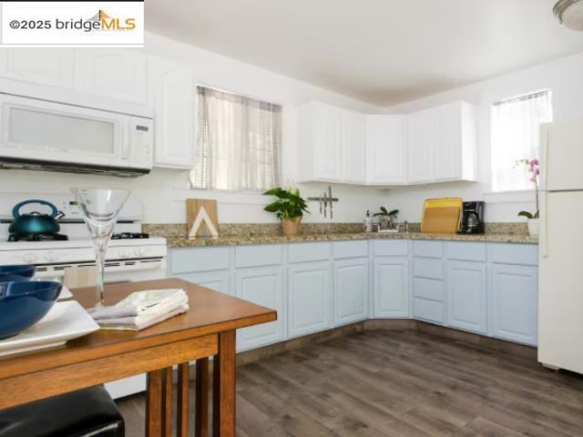 6432 Sunnymere, Oakland CA: https://media.crmls.org/mediaz/f69ba4a7-0cfc-4f50-8607-07bd9e17060b.jpg