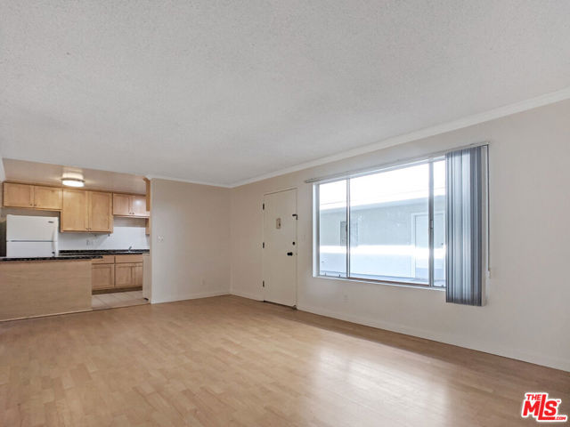 440 Raymond Avenue, Santa Monica CA: https://media.crmls.org/mediaz/f69bc1fb-2881-4bd5-942e-72b2be10cd31.jpg