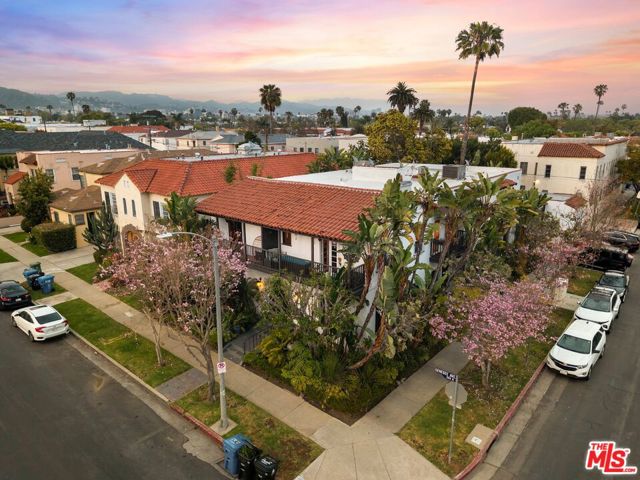 500 N Genesee Avenue, Los Angeles CA: https://media.crmls.org/mediaz/f69bf191-906b-4cfb-876b-17680354ff3c.jpg
