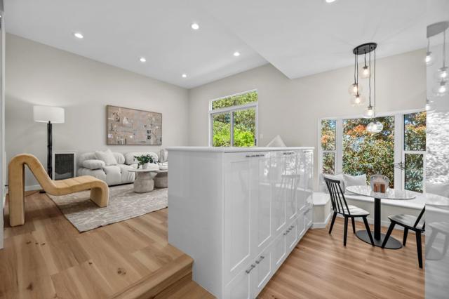 3554 Oak Knoll Drive, Redwood City CA: https://media.crmls.org/mediaz/f69c0dd9-5552-42ff-932f-2174a6a1a05c.jpg