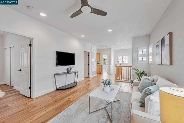 122 Claremont Crest Ct, San Ramon CA: https://media.crmls.org/mediaz/f69c4703-5797-4756-a8d6-b1335fb5aab8.jpg