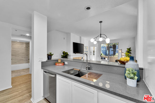 13075 Pacific, Playa Vista CA: https://media.crmls.org/mediaz/f69c6f28-5b02-497e-9a5c-80f9778371d9.jpg