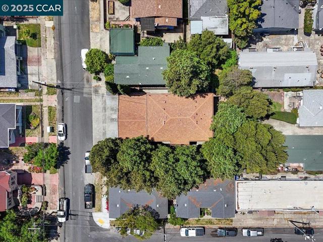 221 Green St, Martinez CA: https://media.crmls.org/mediaz/f69c7fa7-c1e8-4d02-8db2-34b88f5e509b.jpg