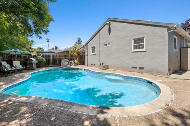32027 Carroll Avenue, Hayward CA: https://media.crmls.org/mediaz/f69cab7a-16b1-49bc-826b-9e5f8170279d.jpg